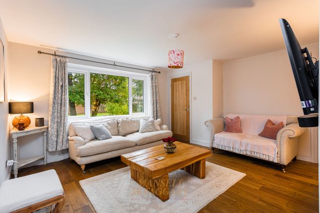 73 Hazel Way, Crawley photo 4