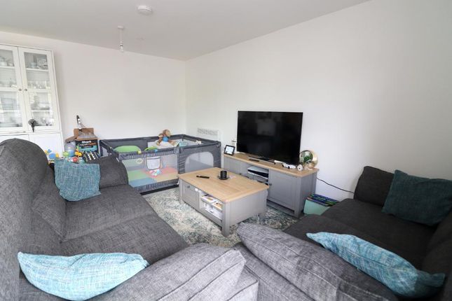 2, Cypress Road, Luton photo 4