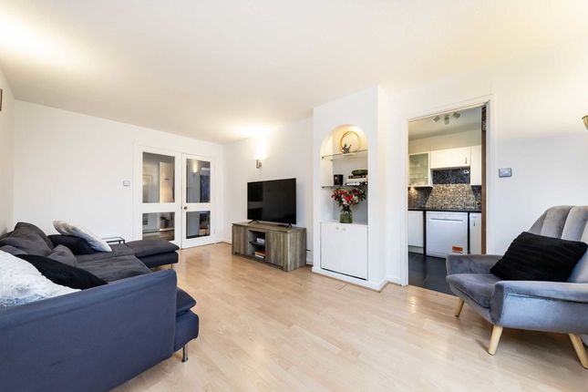 Flat for sale in Wicket Road, Perivale, Greenford