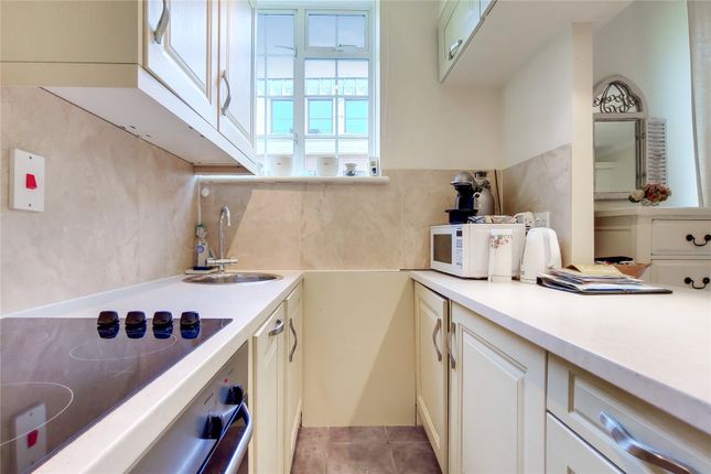 32, Daver Court, Chelsea photo 4