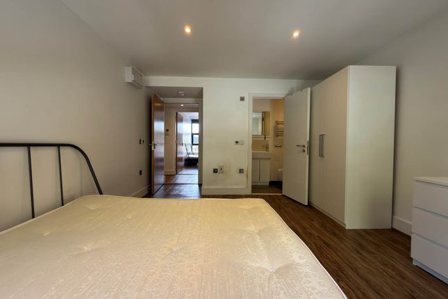Flat 21 Clayford House, Hampden Road, London photo 5