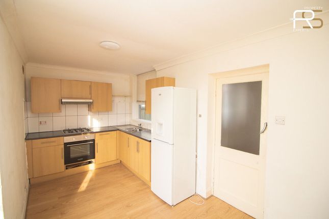 Flat for sale in Chingford Mount Road, Chingford