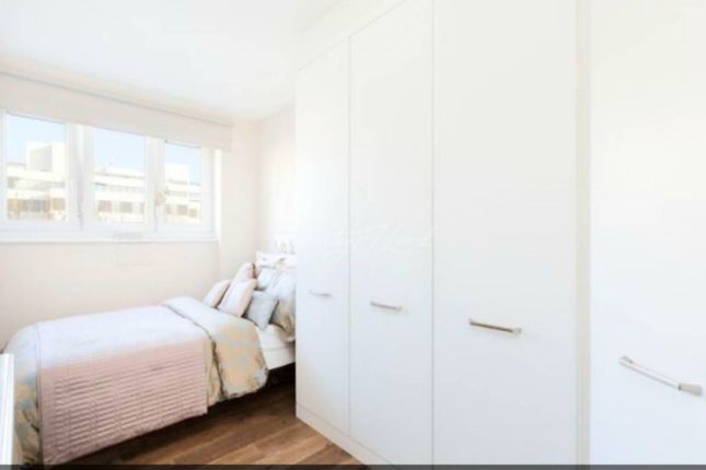 Modern 4 Bedroom Apartment With Balcony