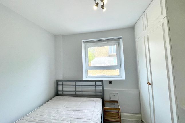 Room to rent in Lord Hills Road, London