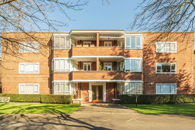 2-bed flat on Flat 3, Goodwood House, Heathfield Terrace, London, £750,000
