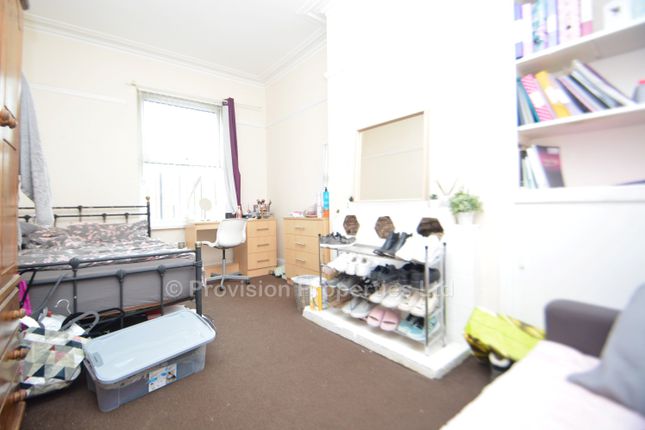 Terraced house to rent in Chestnut Avenue, Hyde Park, Leeds