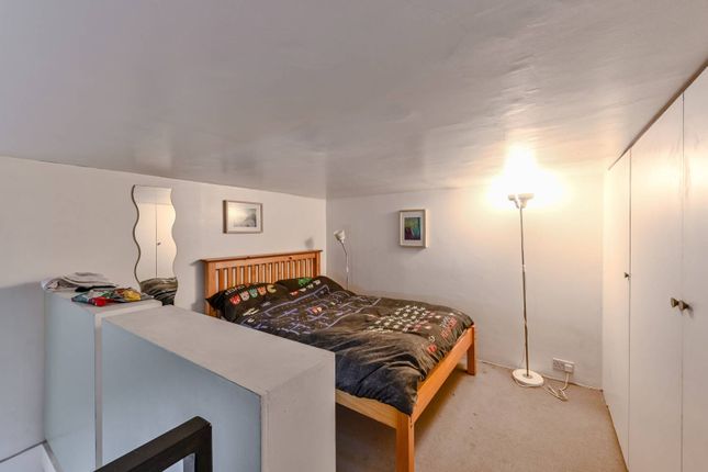 Flat for sale in Institute Place, Hackney, London