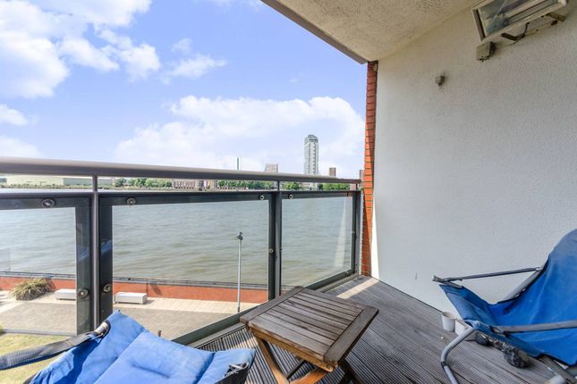 Thumbnail Flat to rent in Orion Point, Canary Wharf, London