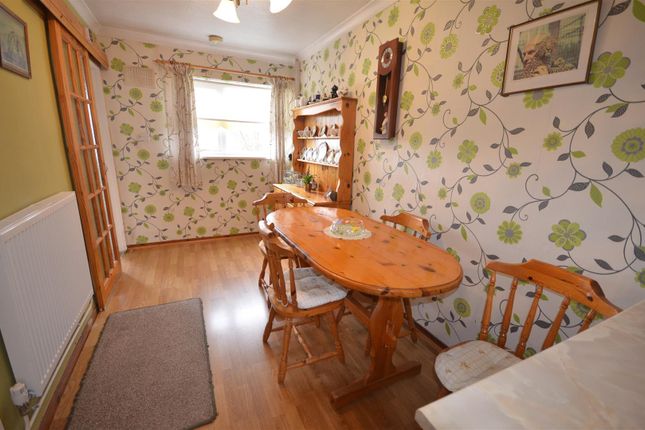 Town house for sale in Willow Road, Stone