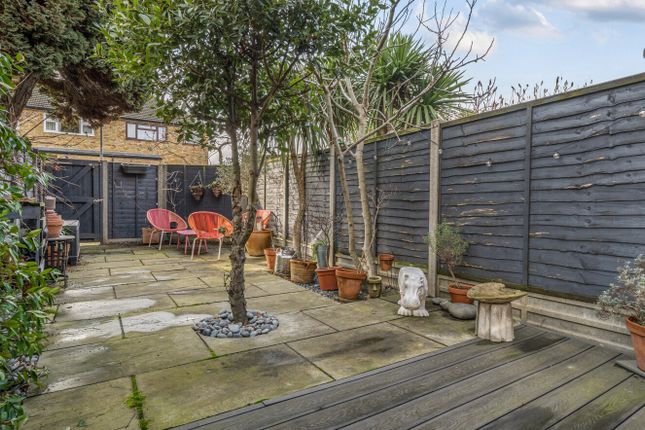 10, Alpine Road, Surrey photo 4