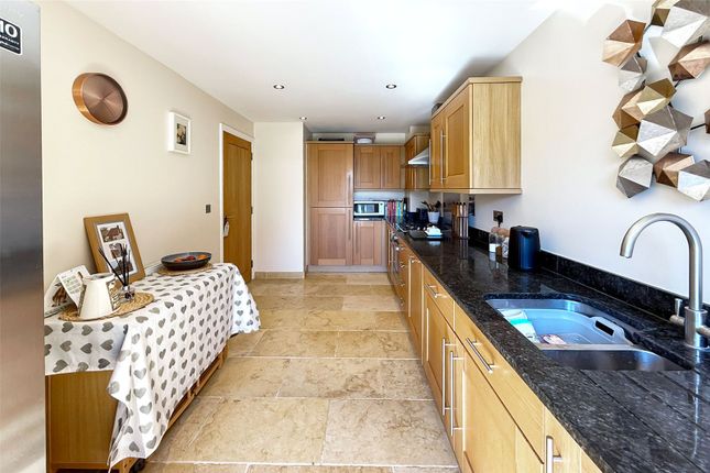 6, Steele Crescent, West Sussex photo 4