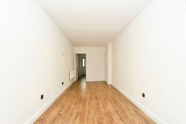 Flat 5, Elcot House, London Road, Marlborough photo 2