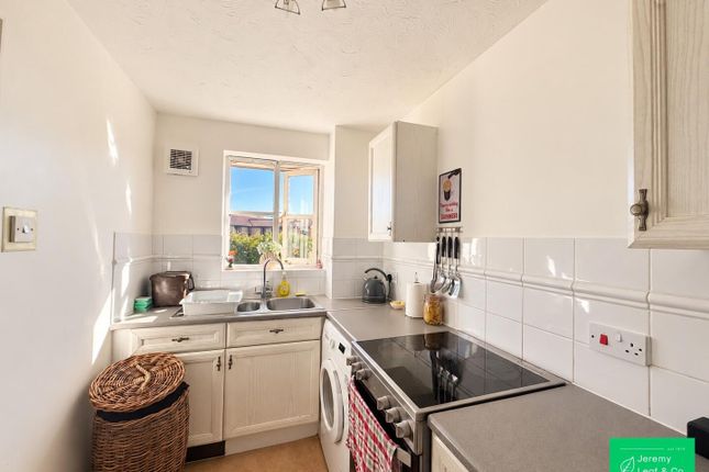 54, Lucas Gardens, East Finchley photo 3
