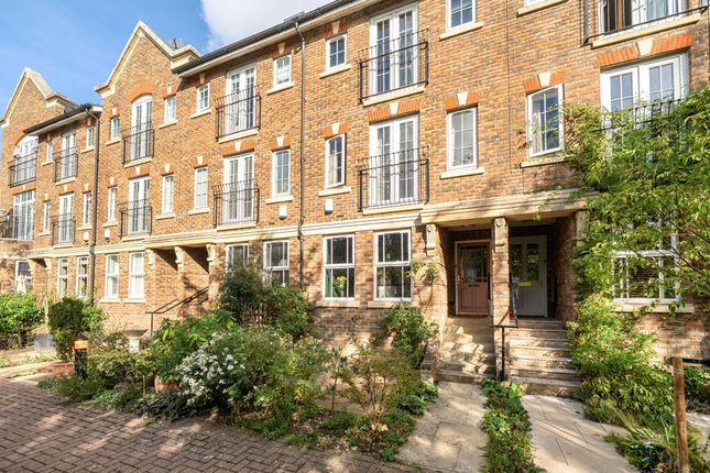 32 Mortley Close, Tonbridge photo 4