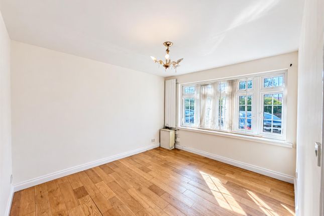 124, Martindale Road, Hounslow photo 4