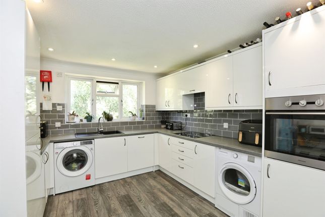 Flat 6, Humphrey Lodge, Kings Way, Burgess Hill photo 2