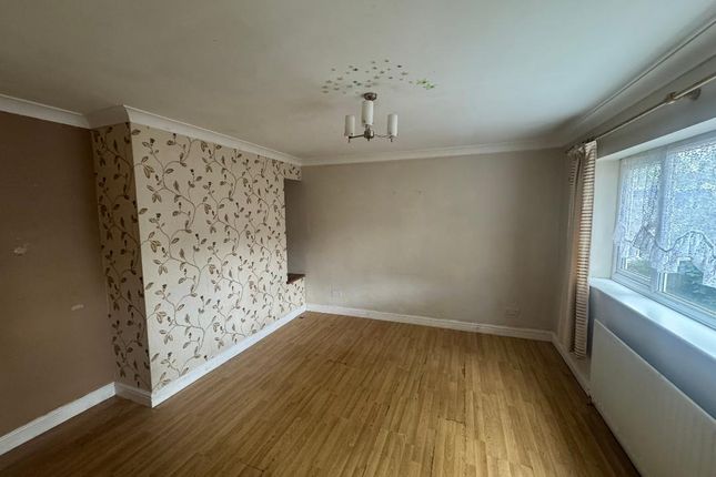 121, Huntwick Crescent, Pontefract photo 2