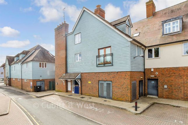 2-bed flat on Turnpike House, Fairbank Road, Horsham, £245,000