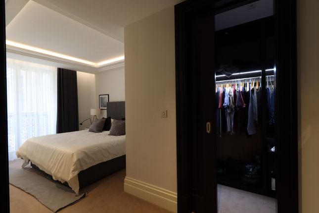 Flat for sale in Gladstone House, Strand, London