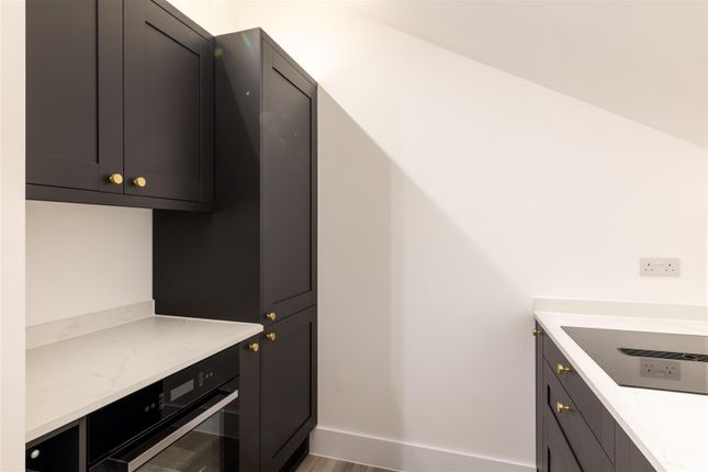 Flat 5, 13, The Waldrons, Croydon photo 2