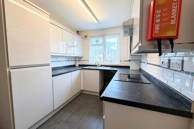 85 Taunton Road, Romford photo 3