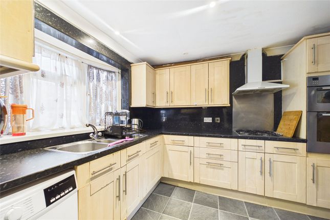 52, Ingleton, Bracknell photo 3