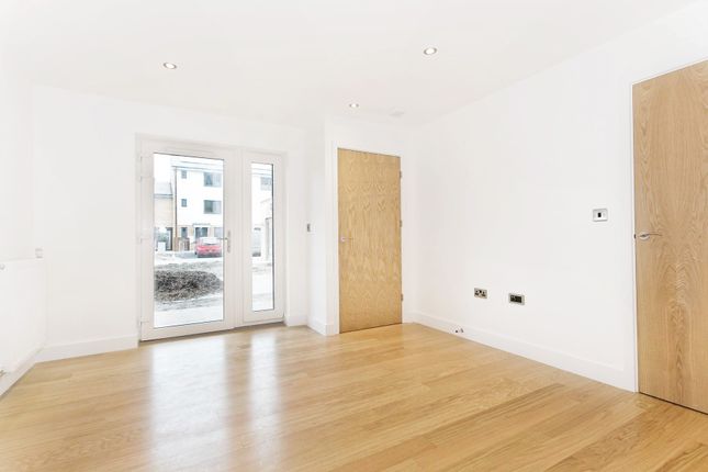 Thumbnail Flat to rent in Fairthorn Road, Victoria Way, Charlton, London
