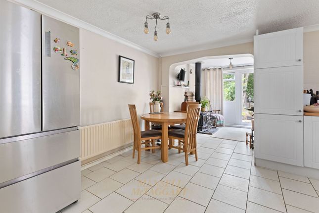 7 Birch Close, Crawley photo 4