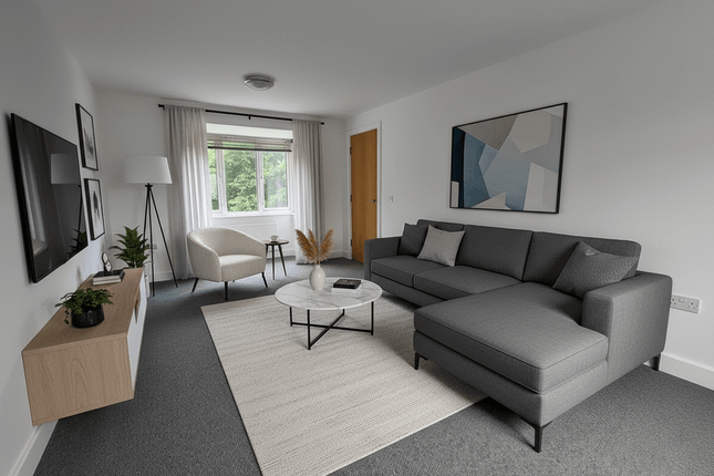 Four Bedroom Town House With Private Parking