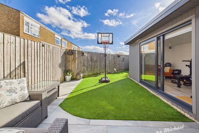 54 Hampden Road, Aylesbury photo 4