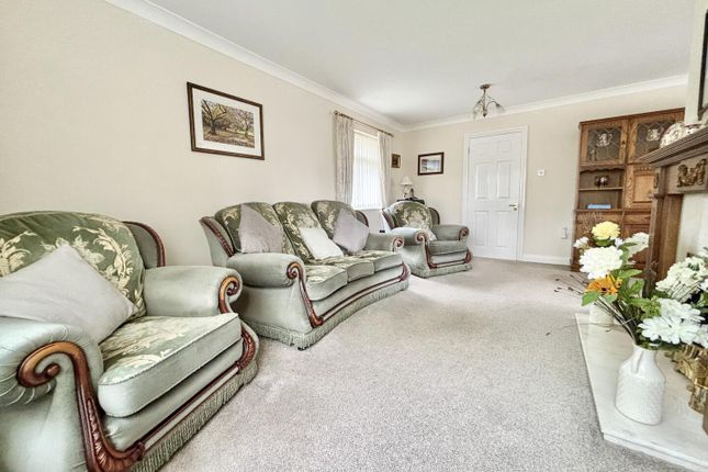 21, Lunnsfield Lane, Knottingley photo 4