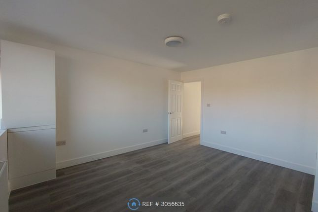 Swindon Close, Ilford photo 2