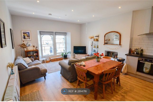 Kitchen / Lounge