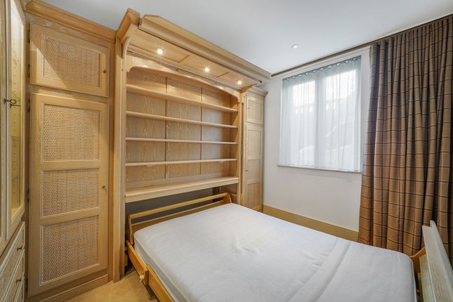 Flat for sale in Coleridge Gardens, London