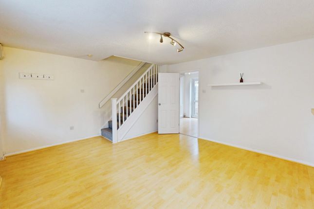 24, Coppice Gate, Cheltenham photo 2