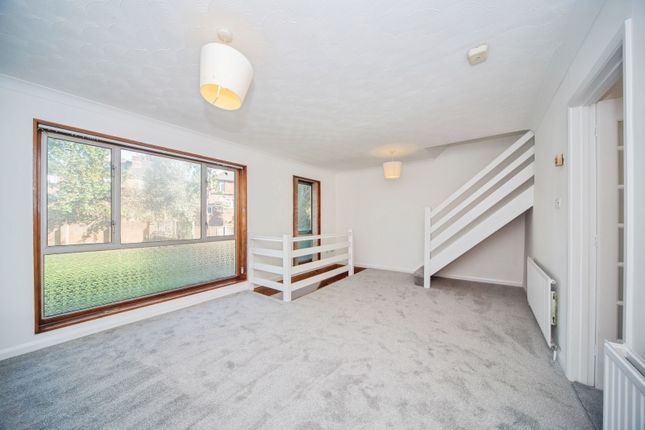 6, Bracken Lane, Hampshire photo 2