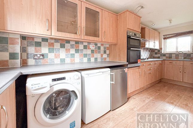27, Hunsbury Green, Northamptonshire photo 2