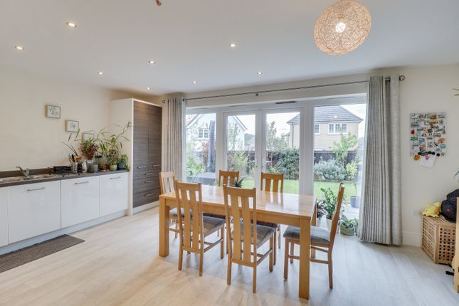 20, Bletchley Court, Leeds photo 4