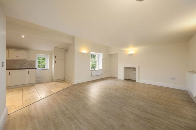 42,Apartment 6, Matlock Green, Matlock photo 2