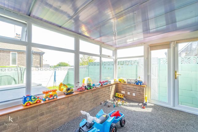 42, Dawlish Close, Blackburn photo 4