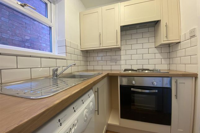 Flat 10, Hamilton Court, Stone Lane, Peterborough photo 3