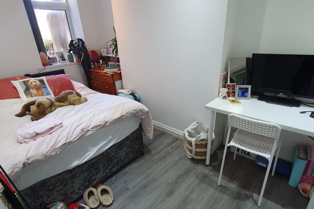 72b Richards Street, Cardiff photo 2
