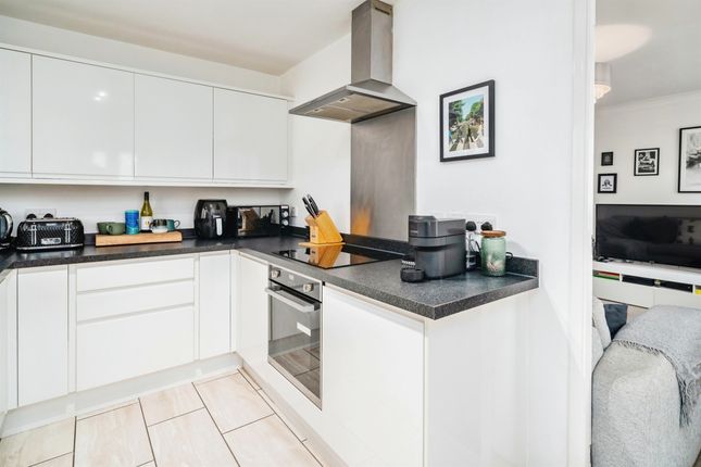 Flat for sale in Slade End, Theydon Bois, Epping