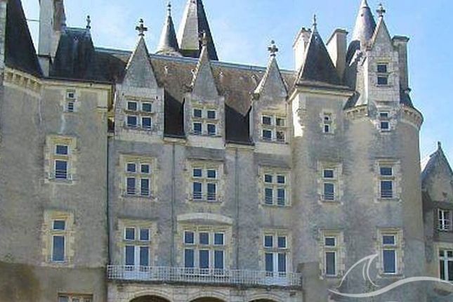 Property for sale in La Fleche, Pays De La Loire, 72200, France