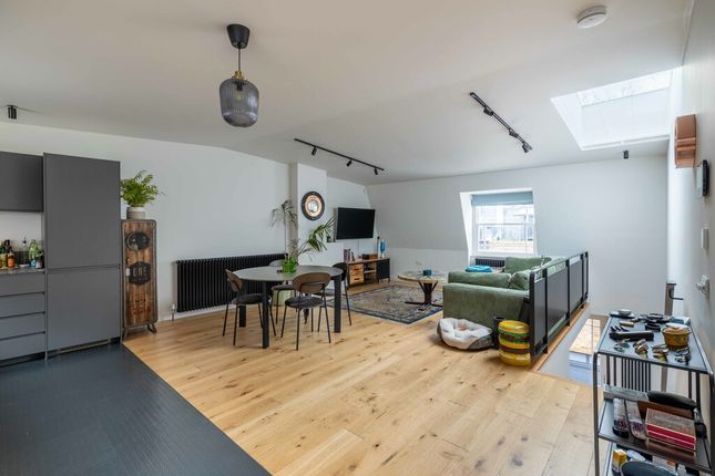Property to rent in Drayson Mews, Kensington