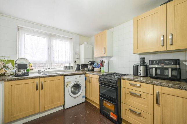Maisonette for sale in Fox Close E16, Canning Town, London,