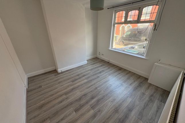 13, Whitworth Road, WELLINGBOROUGH photo 2
