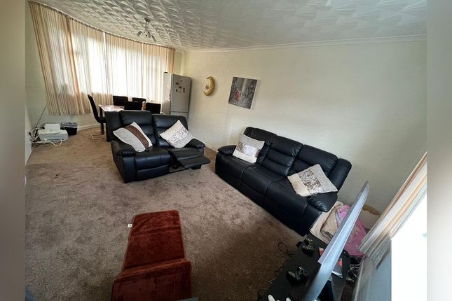 335, Broadway, Chadderton photo 5