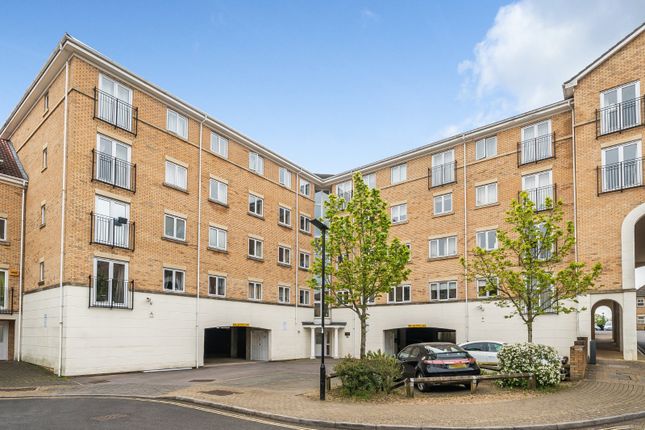 Flat for sale in The Dell, Southampton, Hampshire