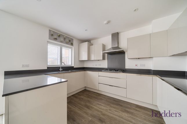 16, Garrett Crescent, Ottershaw photo 4